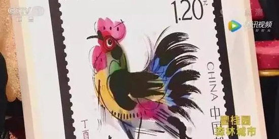 2017央视元宵晚会展示的鸡年生肖邮票镜头特写