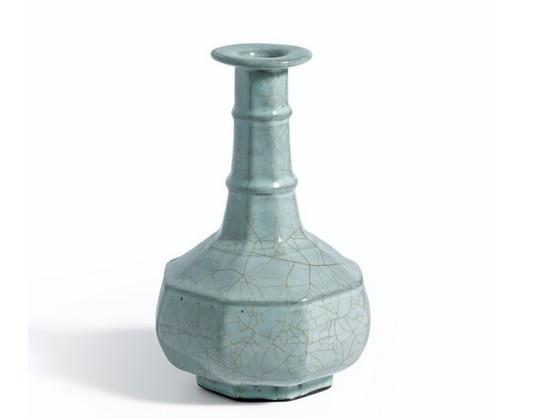 官窑花瓶，南宋（1127-1279）图片 courtesy Sotheby's.