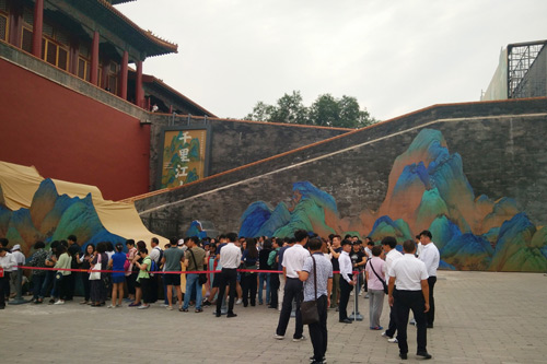 北京故宫博物院2017年度大展《千里江山——历代青绿山水画特展》在午门展厅和东西雁翅楼开展