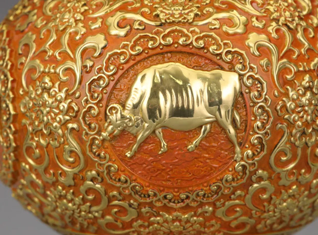 铜雕景泰蓝五牛中国尊-瓶身细节图案
