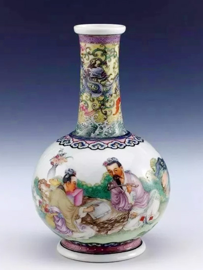 清乾隆珐琅彩人物瓶，高18.8cm 口径4.25cm 足径7.5cm，上海博物馆