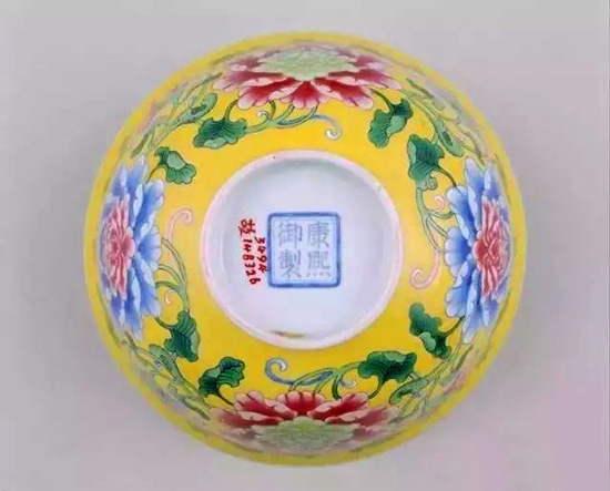 清康熙黄地珐琅彩缠枝牡丹纹碗，故宫博物院
