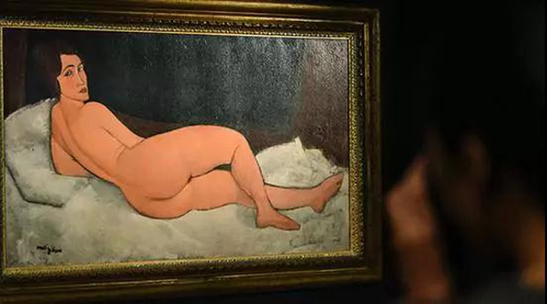 意大利画家亚美迪欧·莫迪里安尼的《向左侧卧的裸女》