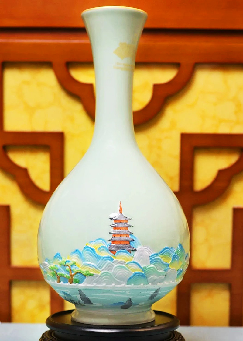 亚洲雄风盛世和合亚运瓷《印月瓶》