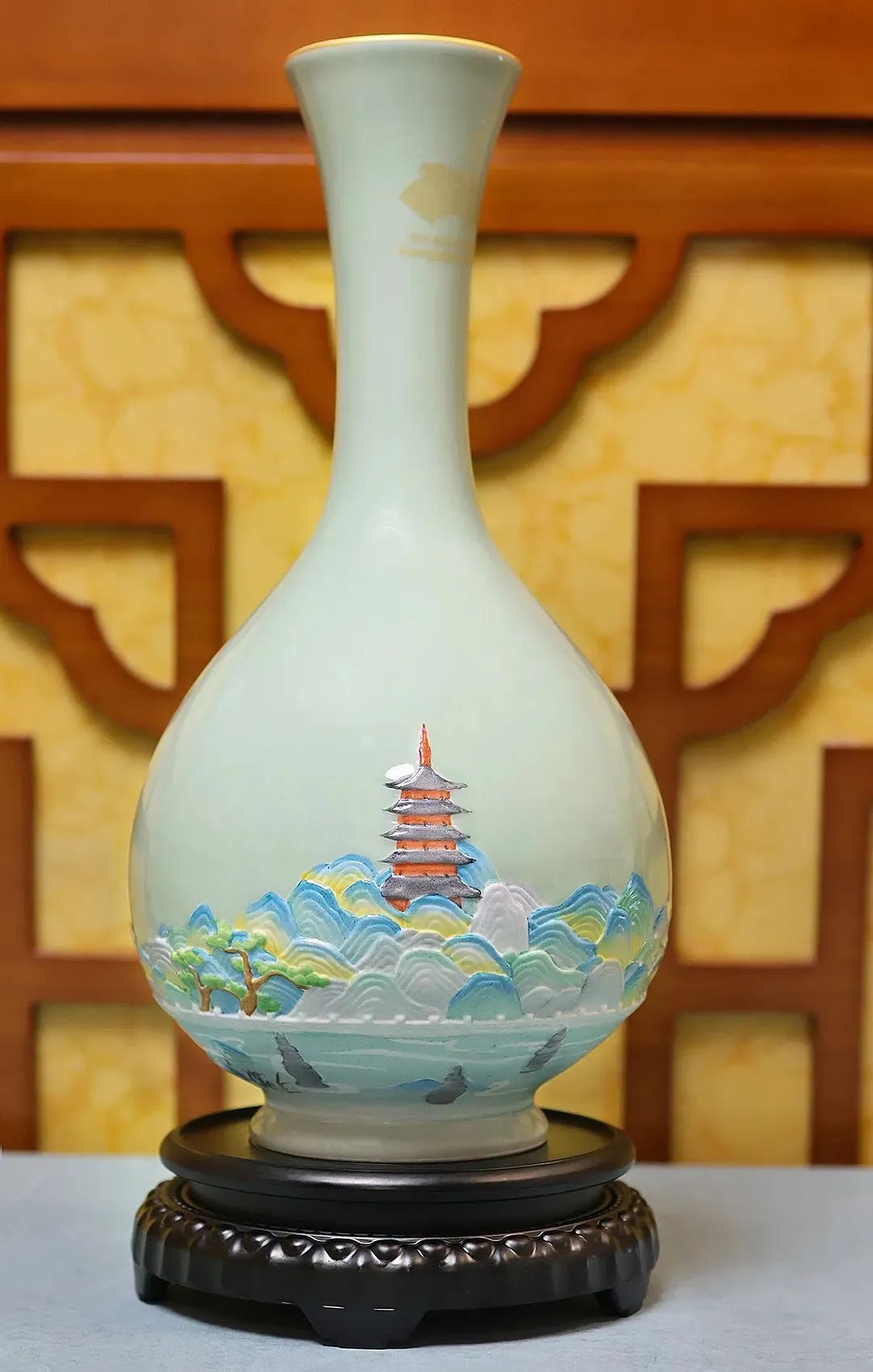 印月瓶·龙泉青瓷